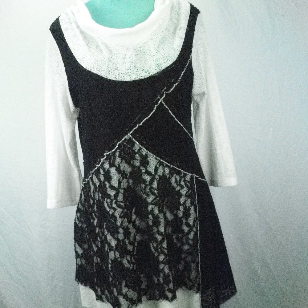 Dor Dor Couture Anthropologie Women's Large Black & White Lace Tunic Top